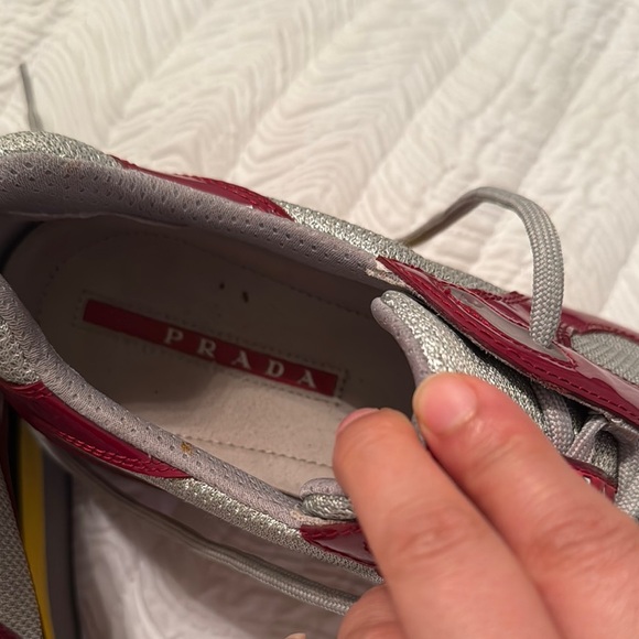 Prada Red and Silver Sneakers with Yellow Detail están en perfecto estado PRADA - Picture 2 of 6